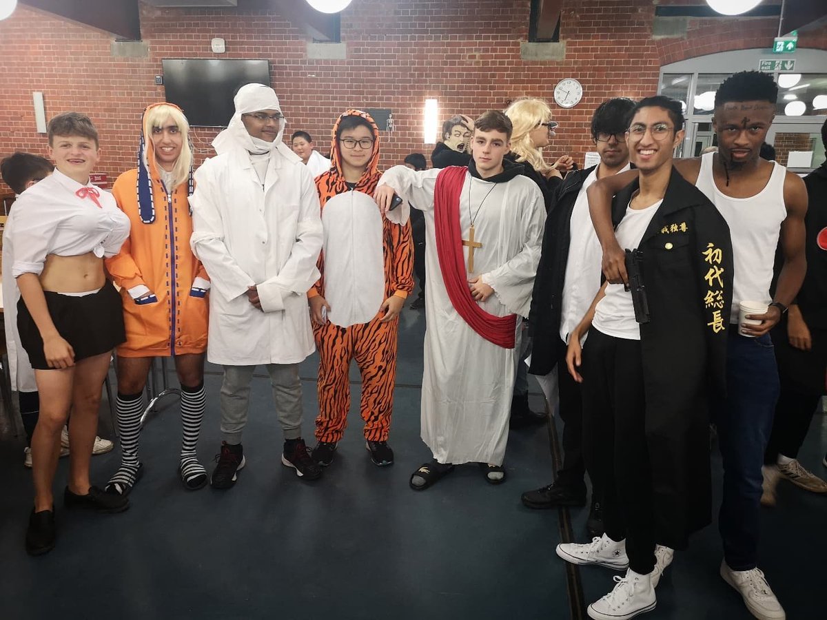 RSBoarding's tweet photo. We started the second half term with a bang! Karen threw the best Halloween party ever and our boarders had a brilliant time! 🦇 #iloveboarding #BuildingGoodMen #ReadingSchoolFamily #Stateboarding #Boarding #UKBoardingSchools #BoardingSchoolAssociation https://t.co/xvUwTLhQjQ