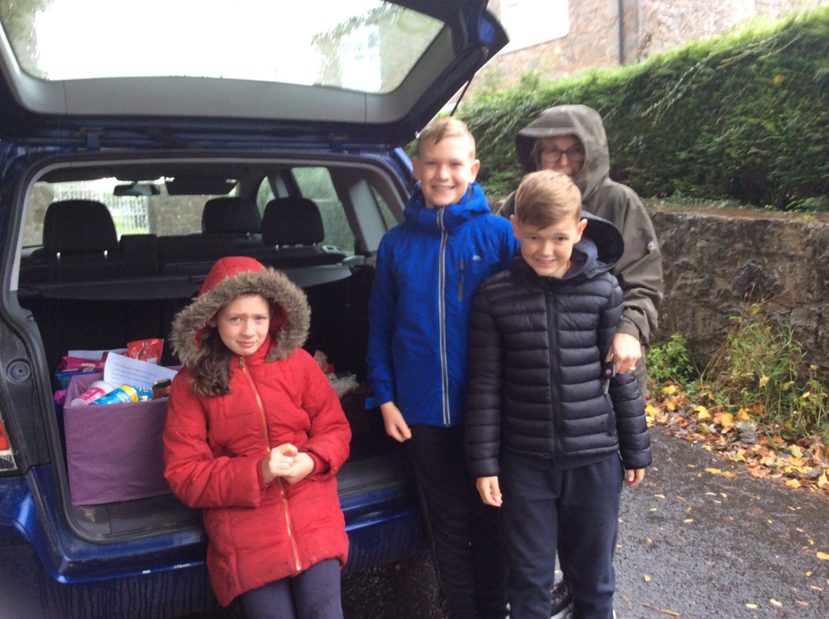 ysgollicswm's tweet photo. A special thank you to Mrs Hearty at @StmarysY who was kind enough to show our children, who took the harvest donations, around the church. They were truly mesmerised and felt so very special. The children represented our school impeccably and even gave a harvest song performance https://t.co/xtoSC0sw9n