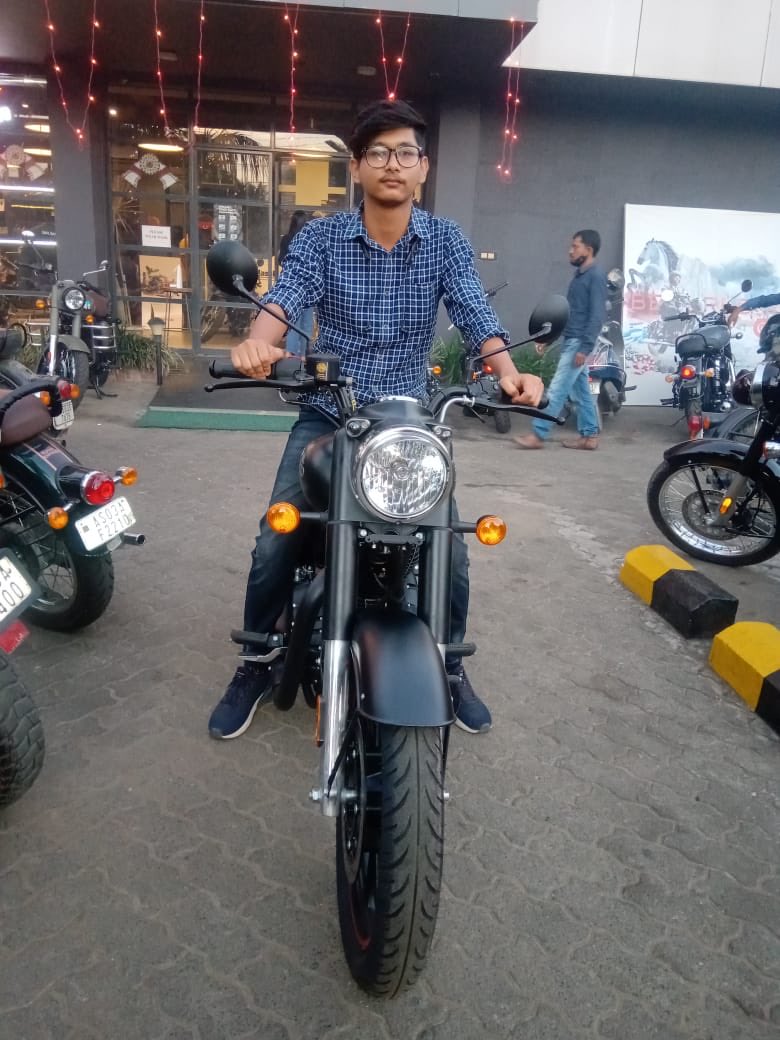 dintya15's tweet photo. 1st Royal Enfield delivered in Jorhat, Assam by CSC Grameen e store https://t.co/WgNlnVoBKt