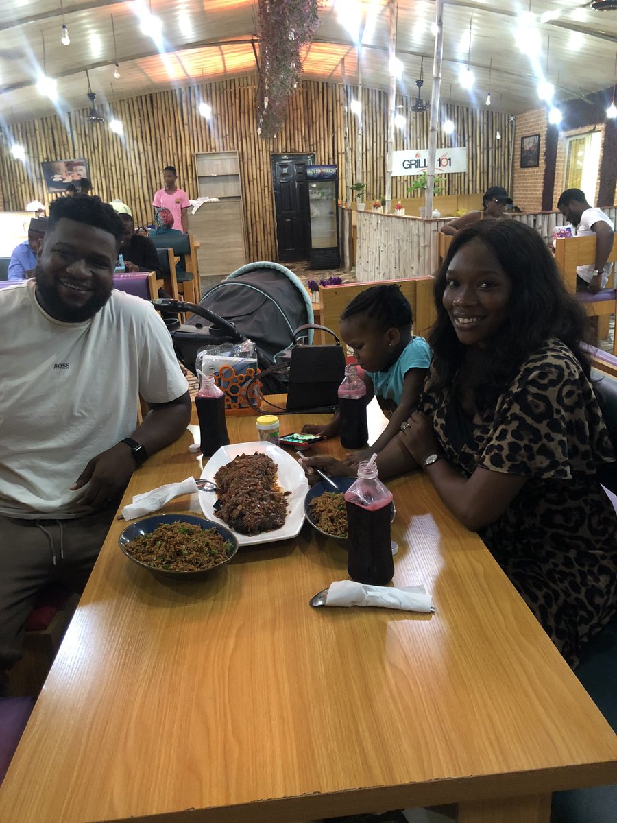 KesenaOpeyemi's tweet image. Today is the most difficult business day I’ve had this year. Running a business is truly not for the faint hearted. 

A client who is also a church member ordered a cake for her bosses wife. The cake was to be delivered at 9am. I got up early to start working on it but