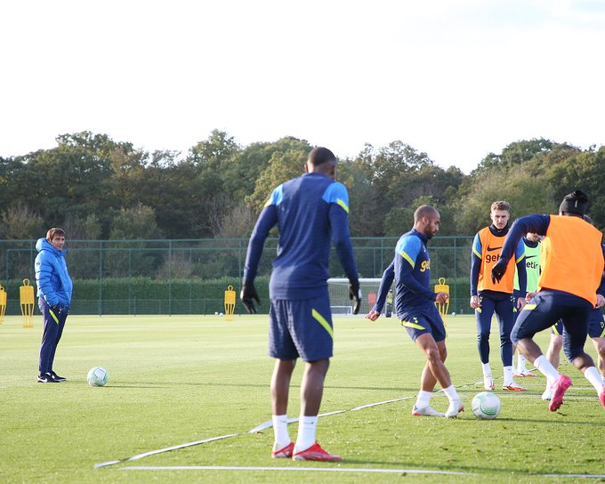 Antonio Conte watching on at training!