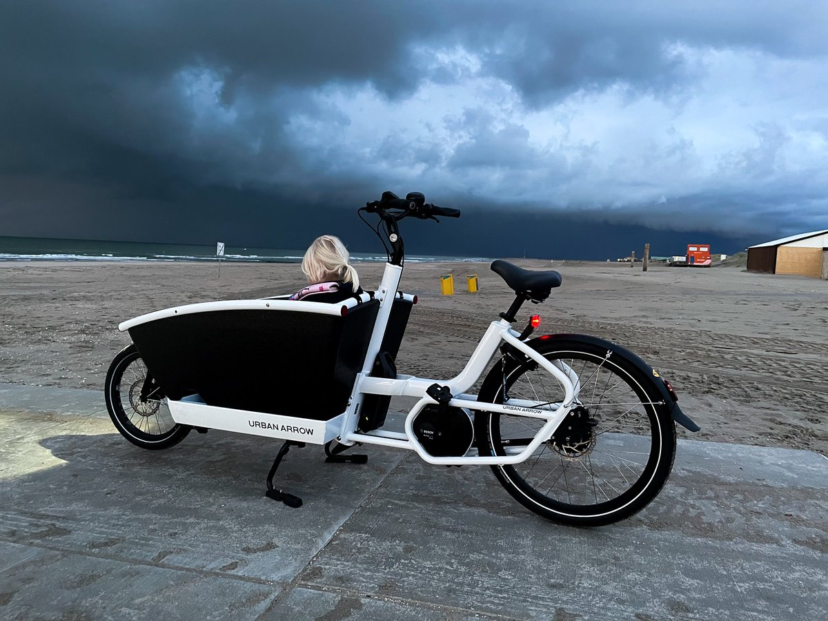 Donkere luchten boven zee. <a href="/helgavanleur/">Helga van Leur ☀</a>