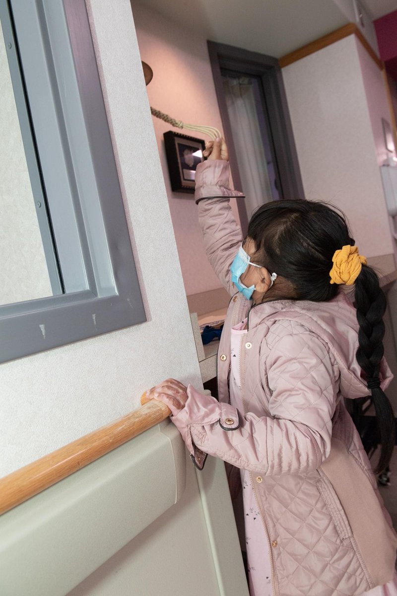 AkronChildrens's tweet photo. A deadly house fire has changed the lives of 5-year-old Smarika Subba and her mom, Suk Chauhan, but they have continued to show incredible perseverance through their recovery. Dr. Khandelwal and Burn Center staff held a special bell ringing ceremony to recognize their bravery. https://t.co/9ktoqIEZ3L