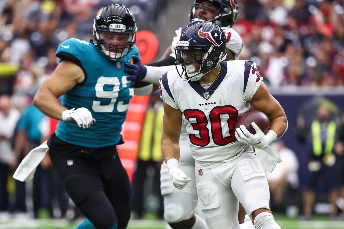 AMG_PFF's tweet photo. Leaders in percentage of yards coming after contact   (min. 80 atts) 💥

Joe Mixon- 44%
Ezekiel Elliott- 36%
Phillip Lindsay- 31%
Cam Akers- 31%

#AMGSeason5 https://t.co/eoGX8nJEIJ