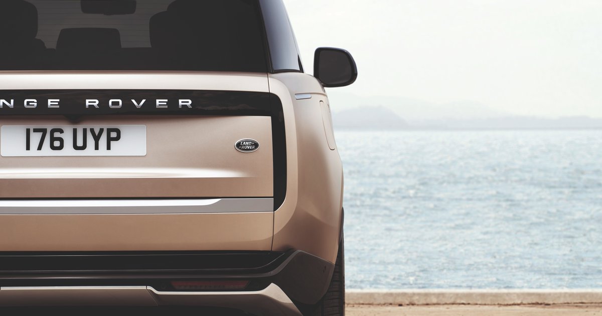 The New Range Rover peerless refinement and luxury. 
.
.
.
#RangeRover #LandRoverUK #LandRover #NewRangeRover #New