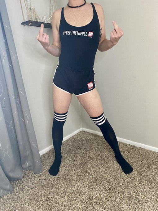 I want to see you in the showers sucking dick after our workout gay boy! https://t.co/at40x6nU7S