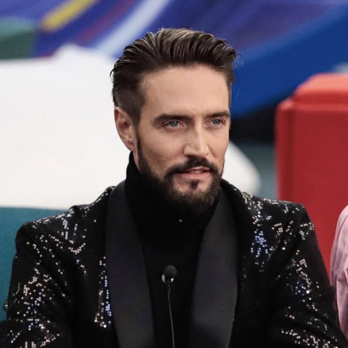 blaaacksss's tweet photo. In un mondo fatto                  Voi siate
di Alex Belli                         Aldo Montano
#GFvip https://t.co/EUdClRmi2x