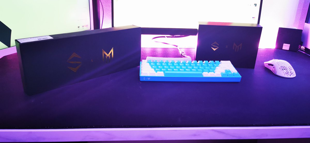 ReTroNinJa708's tweet photo. My Keyboard finally came in today after a long wait but it was totally worth it!
Good Job Matrix great keyboard!
@MatrixKeyboards @Symfuhny https://t.co/ymi230kNvh