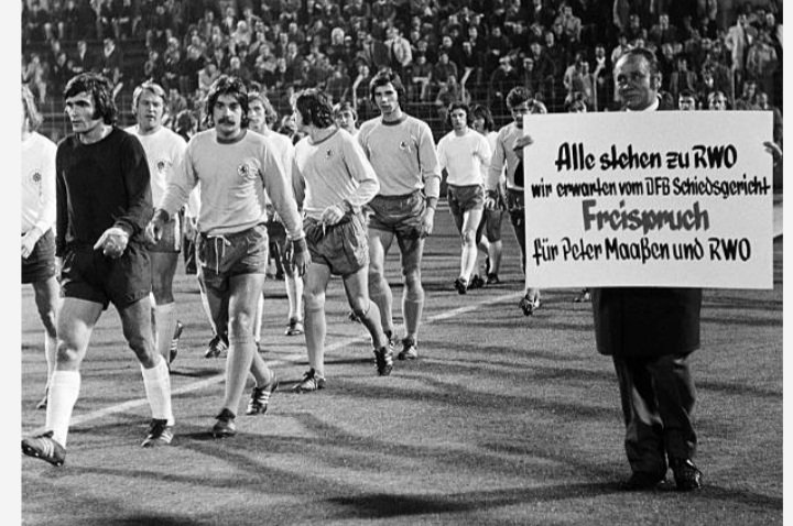 PausaFutbol's tweet photo. The 1971 scandal of match fixing in West German Bundesliga.

[THREAD]

#PausaHistoria https://t.co/oSbYi2f6ZO