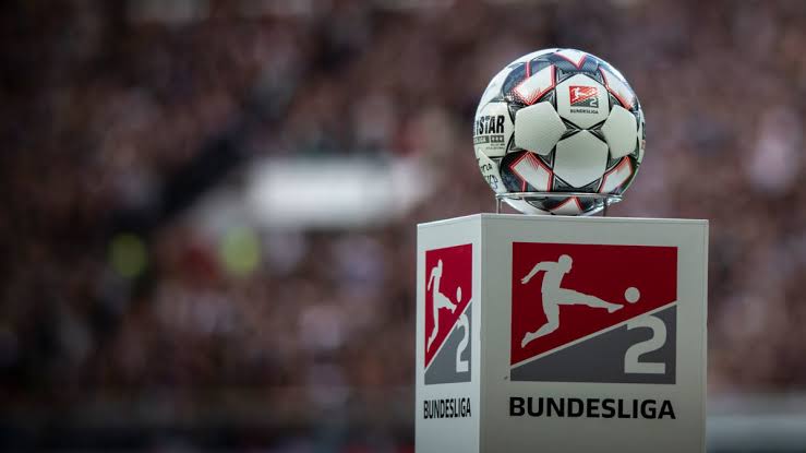 PausaFutbol's tweet photo. The scandal had a huge impact on West German football. It led to DFB introducing professionalism in the 2.Bundesliga while also removing the max wage cap of 1200 DM (€1920) per month allowed in the Bundesliga before that. https://t.co/dnWK94azAx