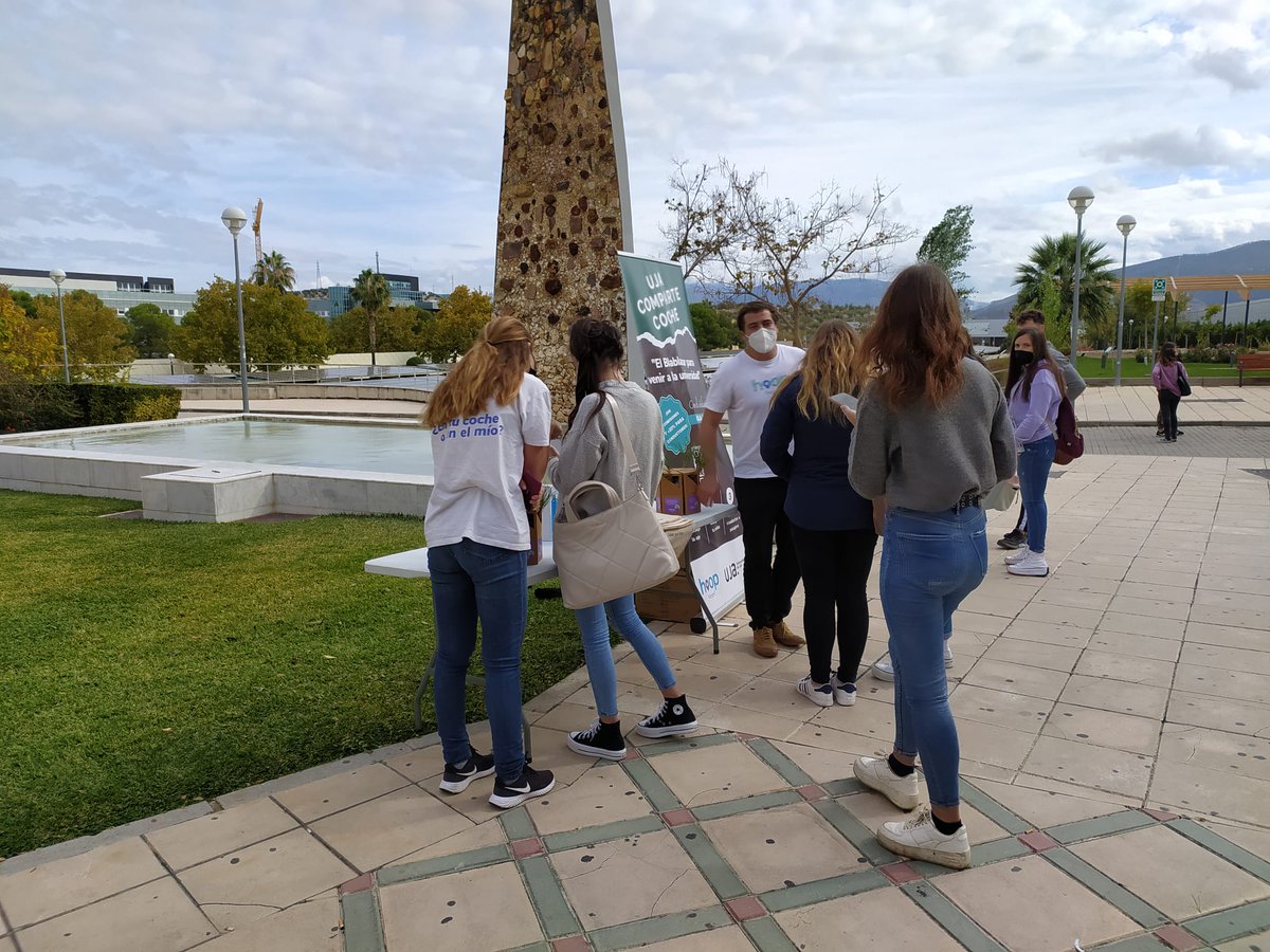 ujaen's tweet photo. 📢El equipo de @Hoop_Carpool ha visitado hoy la @ujaen para explicar 🗣 a la comunidad universitaria el funcionamiento de la App 'UJA Comparte 🚗coche'
➡Se trata de una acción en colaboración con @UjaResponsable
ℹ👉https://t.co/ThkvDhwdzZ #UJAResponsable #UJASostenible https://t.co/k0HwCypNBR