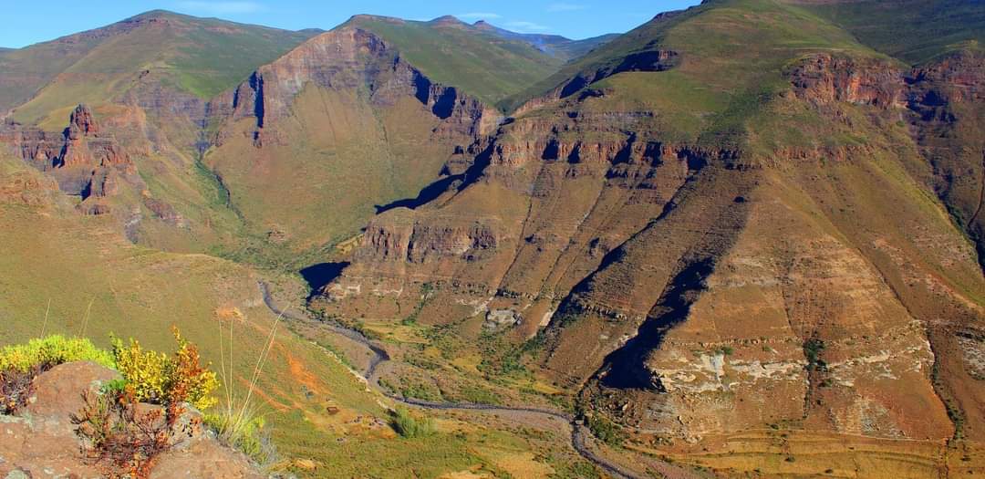 AfricaFactsZone's tweet photo. Lesotho, the Kingdom in the Sky. https://t.co/bsxXbPIgb6