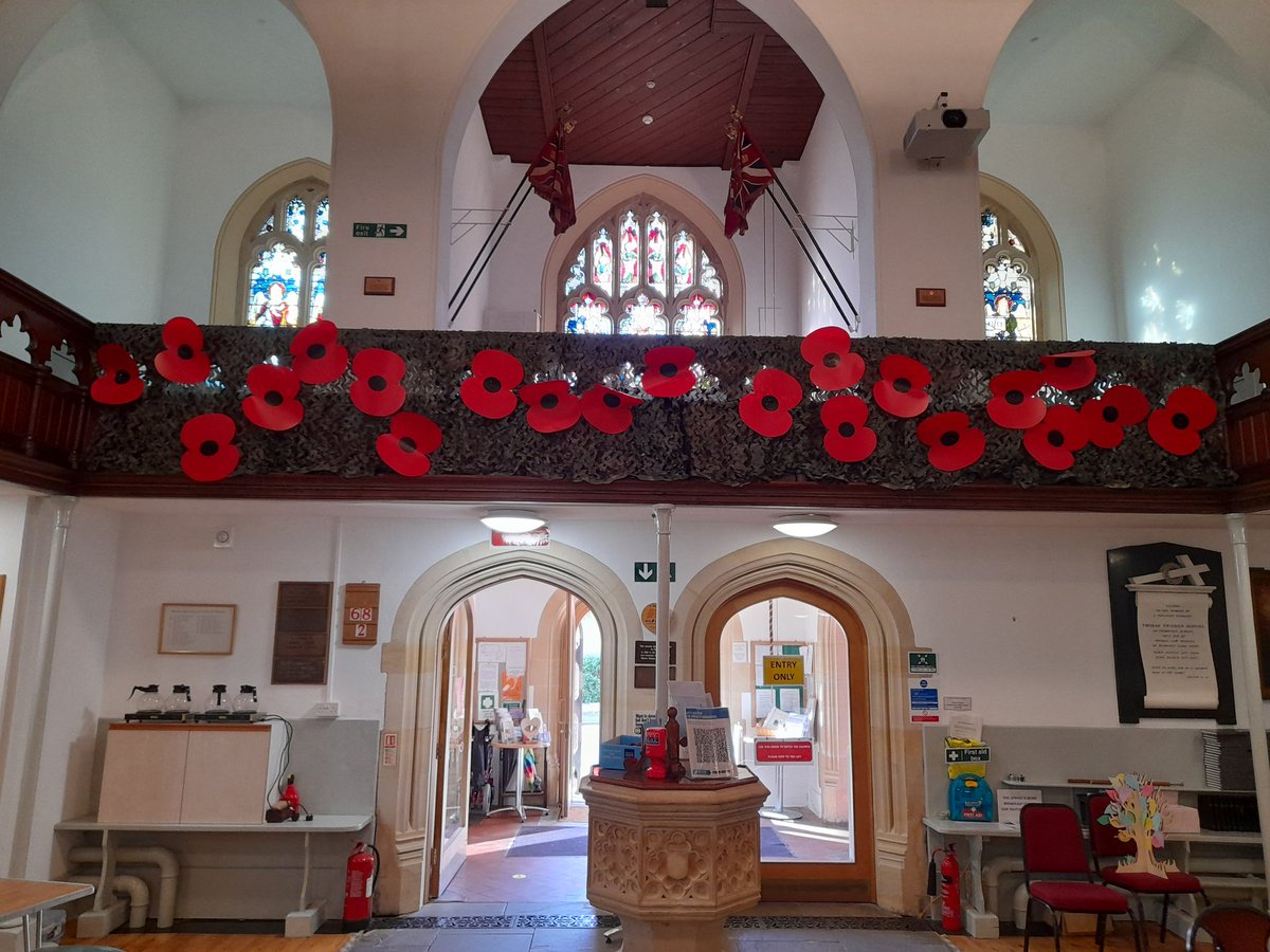 ChurchyardGU16's tweet photo. 21 Poppies, 1 for each of our 21 Commonwealth War Graves. 

#LestWeForget #Poppy100 #WeWillRememberThem #CWGC @CofEGuildford @ParishOfFrimley #SurreyHeath #Frimley #CWGC @CWGC @RoyalNavy @BritishArmy @RoyalAirForce https://t.co/SQf1hTLXp4