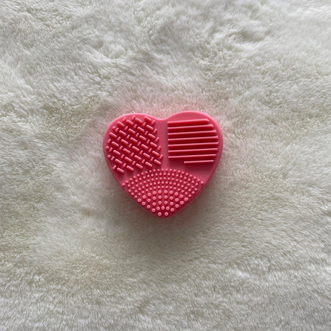 jadorecoe's tweet photo. How cute!! 😍😍 Here is our cleaning pads will help in cleaning your brushes whatever the size so they are fresh and clean for your next use! ⠀⠀⠀⠀⠀⠀⠀⠀⠀
⠀⠀⠀⠀⠀⠀⠀⠀⠀
Shop via link in our bio to buy this and our brushes 🛍📱⠀⠀⠀⠀⠀� https://t.co/JdYi1Sdt2g