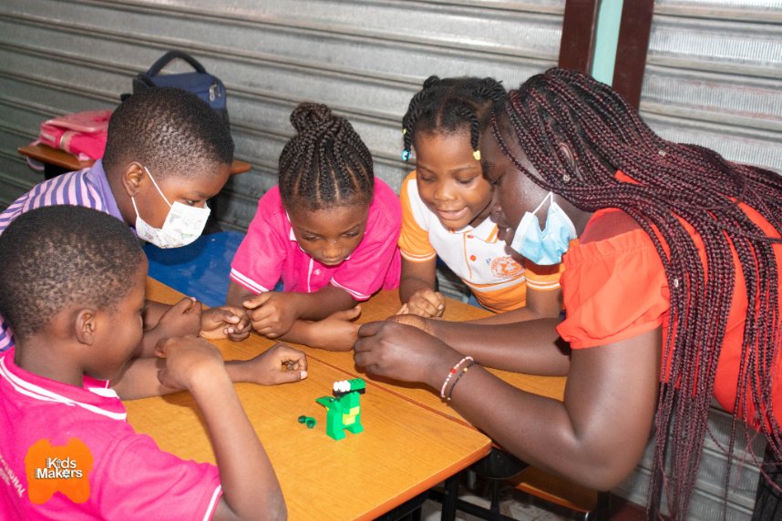 KidsMakers's tweet photo. The kids were taken through how to use Leggo Classic kits which have colorful plastic building blocks that can be joined together easily to make human-robot, dinosaur, and many more which helps in the development of their fine motor skills and strengthen their fingers. 

 #STEM https://t.co/XzHYzGWqfY