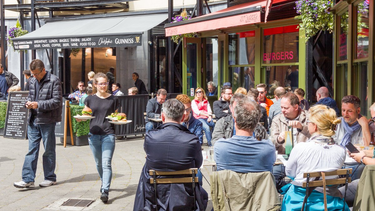 The hotel and restaurant sector continues to be the most at risk sector, with approximately three in five companies in this space being categorised as ‘high-risk’.  #CRIFVisionNetQ3.

For full sectoral insights, visit: vision-net.ie