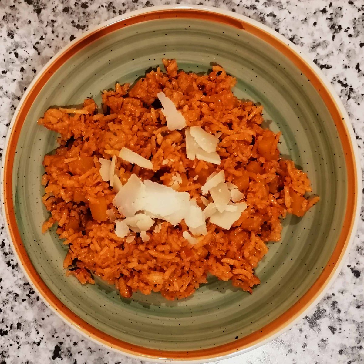 MikeKocht's tweet photo. #Twooking Klassiker #Reisfleisch
Herbstlich einmal mit #Kürbis (#Butternuss) statt #Paprika
Auch dadurch besonders (klein-) #kindertauglich wenn die Schnitttechnik passt :-)
https://t.co/1YZ8CKwzpE
#OpaKocht https://t.co/mXlVnJwlTp