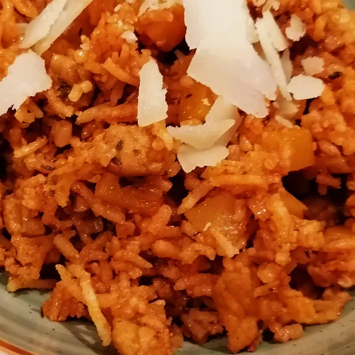 MikeKocht's tweet photo. #Twooking Klassiker #Reisfleisch
Herbstlich einmal mit #Kürbis (#Butternuss) statt #Paprika
Auch dadurch besonders (klein-) #kindertauglich wenn die Schnitttechnik passt :-)
https://t.co/1YZ8CKwzpE
#OpaKocht https://t.co/mXlVnJwlTp