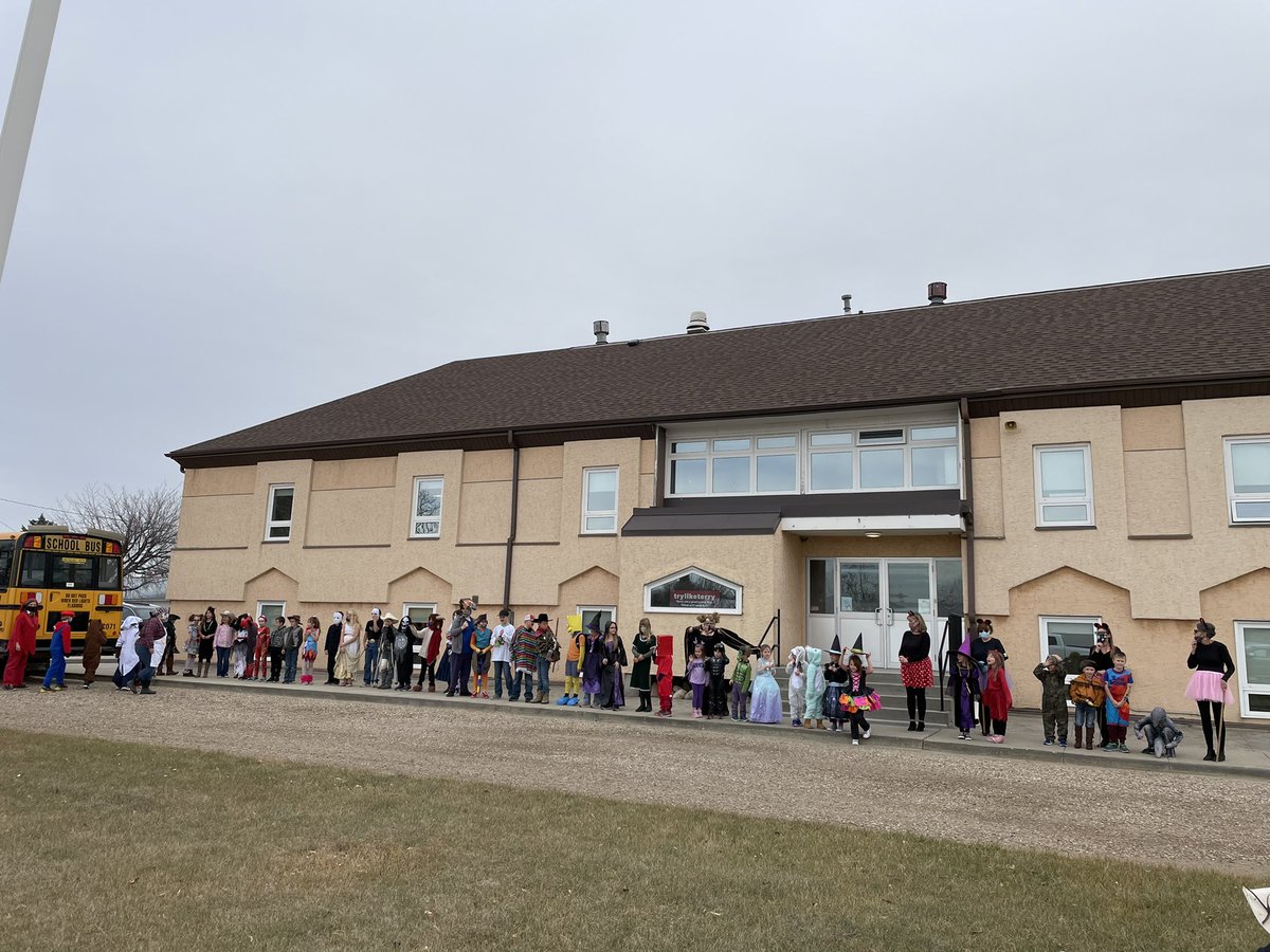bothaschoolCSD's tweet photo. Halloween fun! @Botha school #csd71 #bothaAbschool https://t.co/q6bM4CP5nN