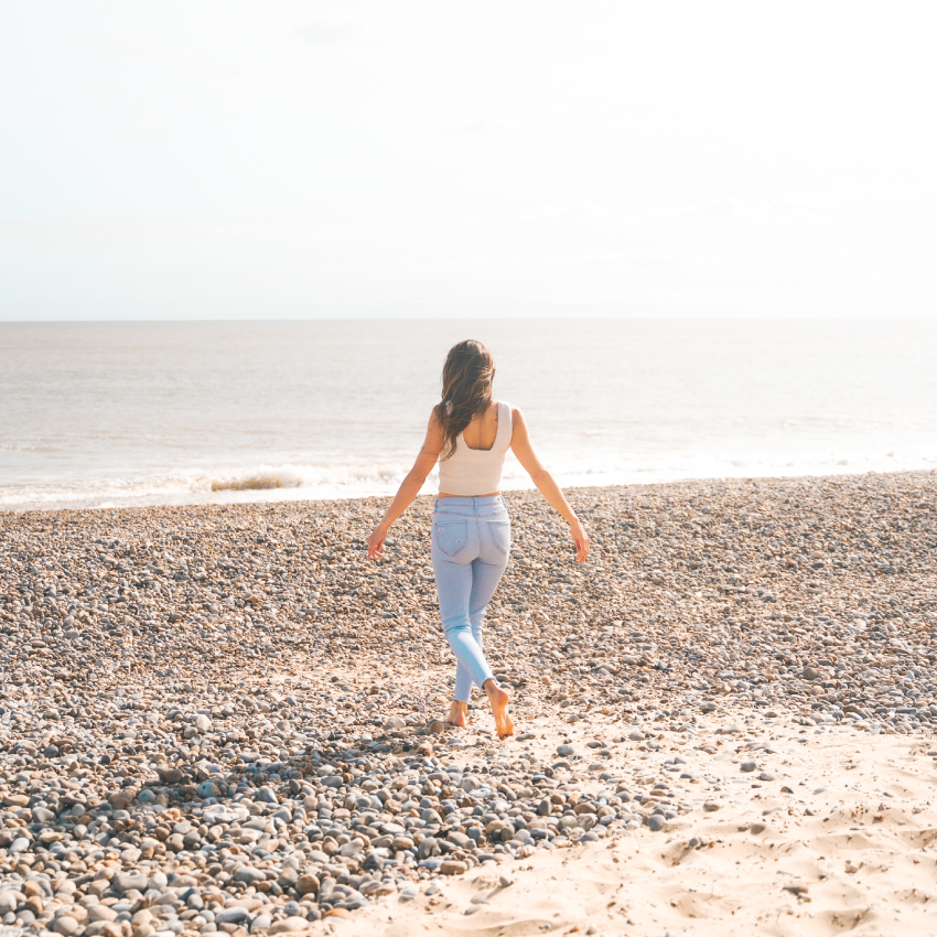 soulfocusco's tweet photo. Let the healing energy of the ocean wash over you 🌊
#dailyplanner #planner #plannercommunity #ukplanner #plannerpages #neutralplanner #planning #weeklyspread #veganuk #vegan #veganproducts #sustainableliving #plannerinspiration #happyplanning #veganleather #personalgrowth https://t.co/tZdgsWqx02