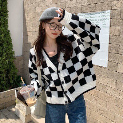 Kairai19's tweet photo. เสื้อคาร์ดิแกนคอวีลายสก๊อตทรงหลวม มีสีดำ กับเขียว คับบ 

-- 220฿❤️🍒
จ่ายตังของมา สั่งก่อนตังค่อยจ่าย 

สนใจทักครับบบ 

#เสื้อตาราง #เสื้อคาร์ดิแกน #พรีออเดอร์จีน  #ชี้เป้าของถูก https://t.co/9YF3EWo5GN