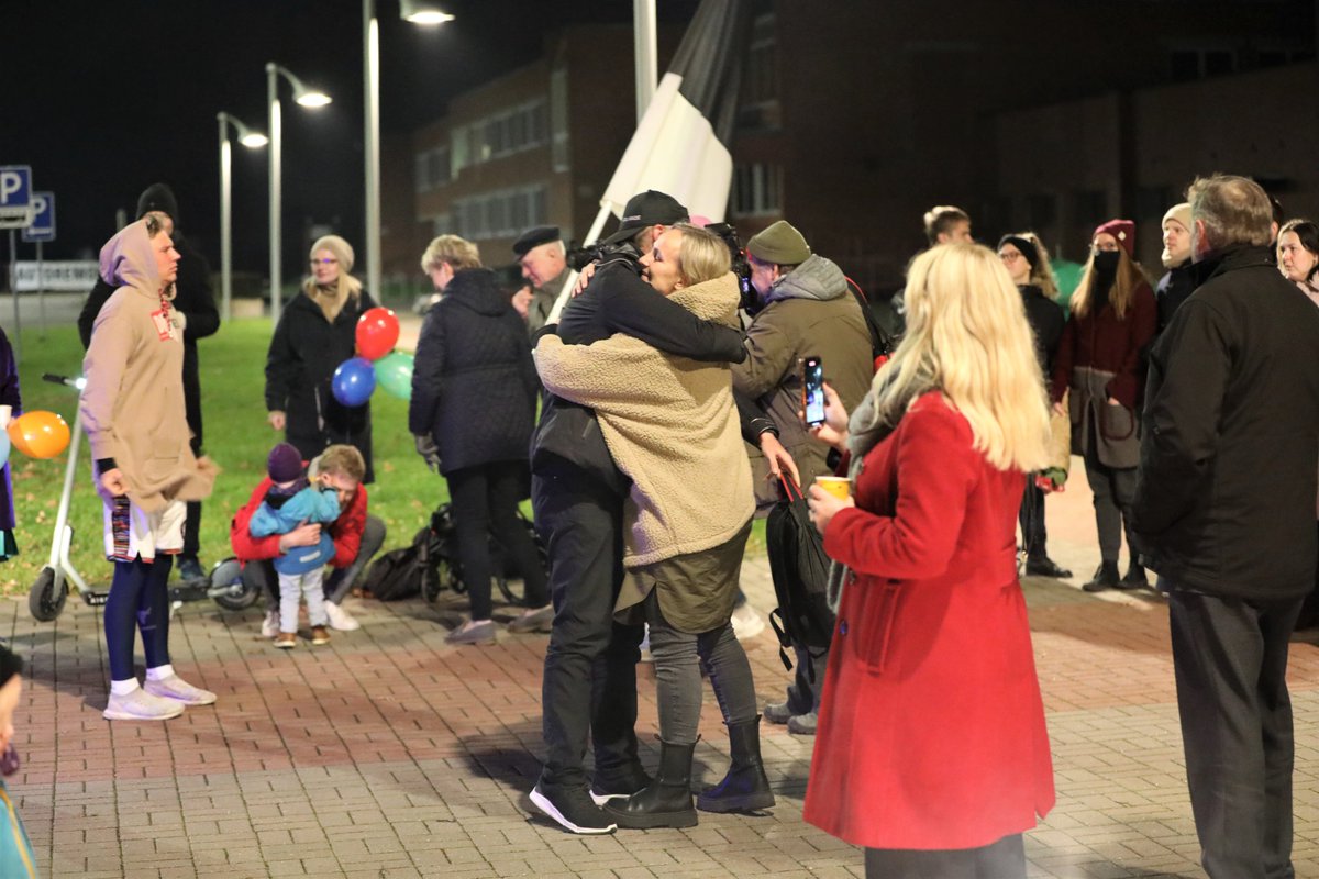 TeamSolaride's tweet photo. Yesterday evening was filled with suprises, tears of joy, and long hugs🥰
Co-solariders, friends, family members, and supporters had come to the Estonian University of Life Sciences car park to greet the team who did an amazing job at @SolarChllengeMA☀️

📸
Margus Ansu
Risto Mets https://t.co/gJAppPefiO