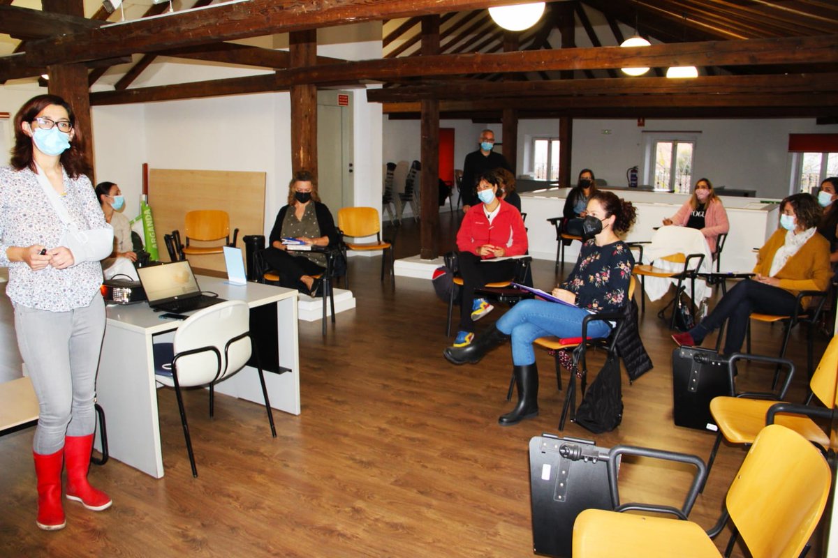 Arganda_Ayto's tweet photo. Esta tarde ha comenzado un curso gratuito de Educación Sexual para Familias, que se va a desarrollar todos los martes de noviembre. Los participantes trabajarán distintos temas con otras familias compartiendo reflexiones, dificultades y soluciones #Arganda
https://t.co/sQqs3h1k9a https://t.co/60xAG0guJD