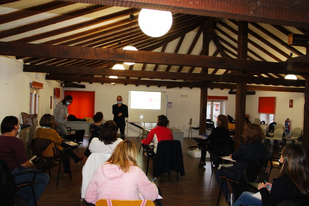 Arganda_Ayto's tweet photo. Esta tarde ha comenzado un curso gratuito de Educación Sexual para Familias, que se va a desarrollar todos los martes de noviembre. Los participantes trabajarán distintos temas con otras familias compartiendo reflexiones, dificultades y soluciones #Arganda
https://t.co/sQqs3h1k9a https://t.co/60xAG0guJD