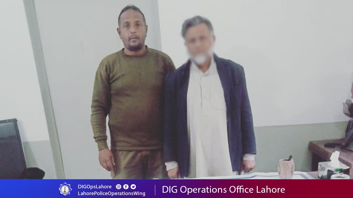 Lahorepolicelov's tweet photo. 👈خاتون کے ساتھ زنا بالجبر کرنے والا جعلی پیر گرفتار،
غازی آباد پولیس کی بروقت کاروائی،
◾️متاثرہ خاتون جعلی پیر کے پاس تعویذ لینے آئی تو ملزم نے زبردستی زیادتی کا نشانہ بنایا 
◾️خواتین اور بچوں کے جنسی استحصال میں ملوث ملزمان کو قرار واقعی سزادلوائی جاۓ گی"ایس پی کینٹ عیسی سکھیرا https://t.co/rcnIaIa61z