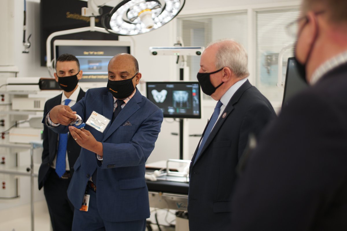 smithnephew's tweet photo. Our Pittsburgh R&D facility is officially open!
It was a privilege hosting our esteemed guests @USRepMikeDoyle, Secretary Dennis Davin @PADCEDnews, @ACE_Fitzgerald, and @LifeSciencesPA to #RoboticsRow to learn about our robotics technology.
Visit: https://t.co/Y7O7WQXxDD https://t.co/9ZUn0ZdVx9