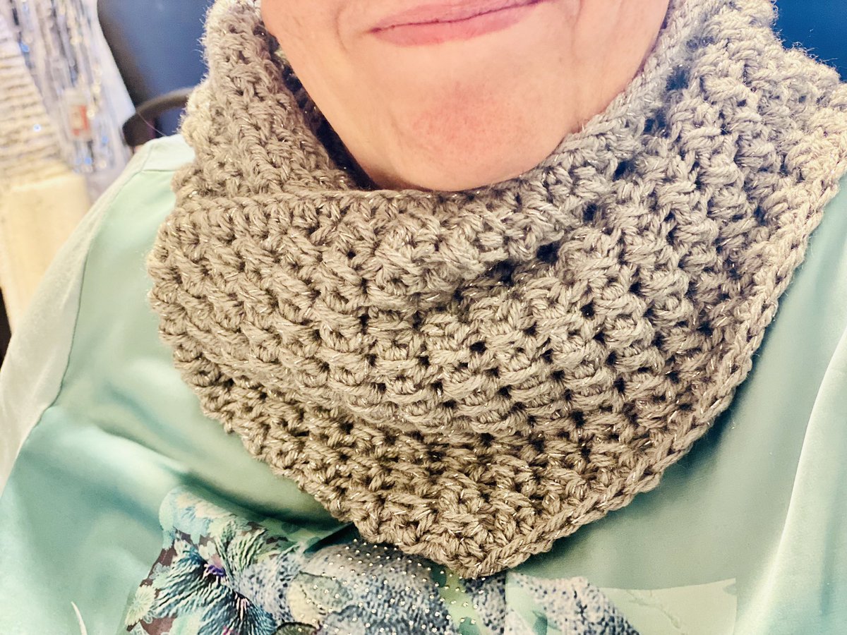 Even de one step ahead  #colsjaal  gehaakt 🧶 van <a href="/MadeBySiem/">Made By Siem</a> ❤️

#haken #crochet #sjaal
