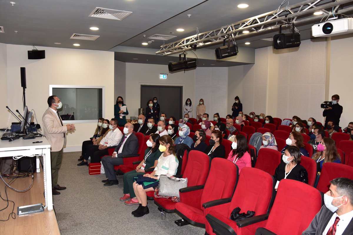 Manisailsaglik's tweet photo. "Evde Bakım &amp; Palyatif Hastaları Nütrisyon Desteği Eğitim Paneli" Manisa Celal Bayar Üniversitesi Tıp Fakültesi Yoğun Bakım Bilim Dalı akademisyenleri moderatörlüğünde Manisa Şehir Hastanesi Konferans salonunda gerçekleştirildi.
https://t.co/AuNZn0MjPF 

@Emre_Erkus45 https://t.co/yZWn3BISDL