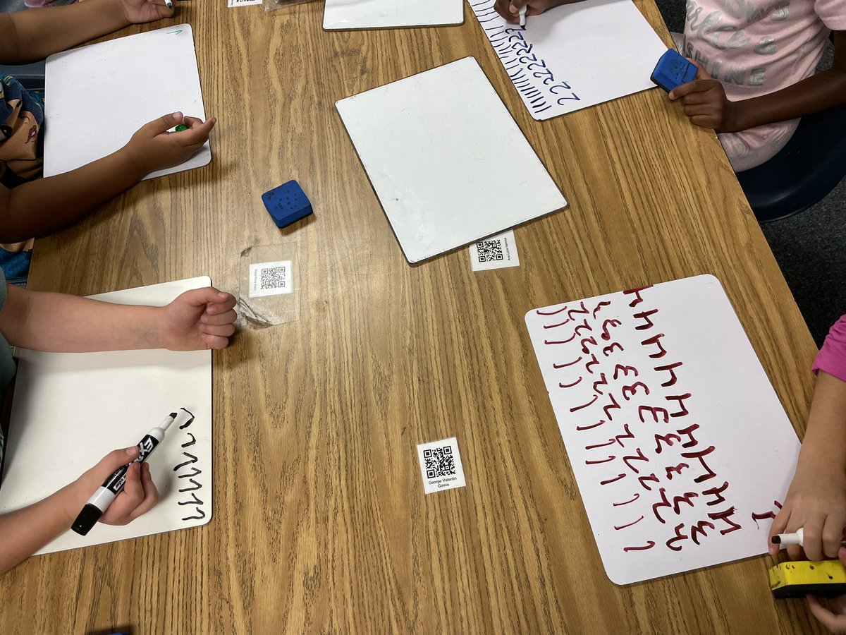 sophieminieri's tweet photo. This week’s math centers: build the number, practice writing numbers, “ocupando territorio” game and count the leaves! #math #MsMinierisClass https://t.co/e0u3oFMUFE