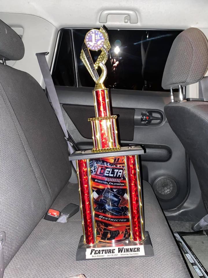 IsabelBarnes30's tweet photo. Couldn’t ask for a better track tonight! Been waiting for this all season and it finally came! 6th quick. Found out that they pulled a 6 car invert so that put me on the pole for the Main Event! Had a great start and kept her there with a gap for all 25 laps!! https://t.co/rZDSrATvuy