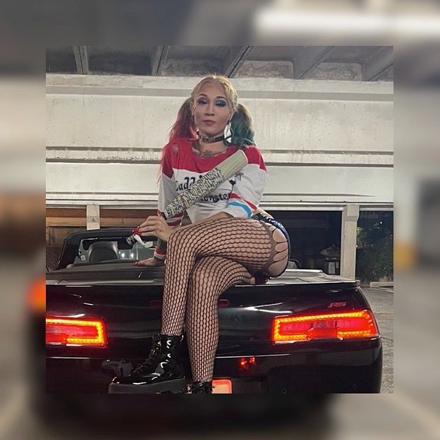 _Rianah's tweet photo. "Sometimes the only way to stay sane is to go a little crazy." 🃏😝🔪🩸 #halloween2021 https://t.co/EZQDyojK28