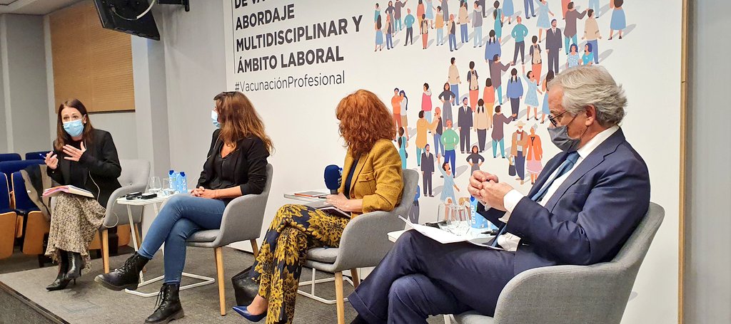 UProfesional's tweet photo. Comienza la segunda mesa con Nines Villanueva, de @CCOO; Celia Ferrero, vicepresidenta de @autonomosata; e Hilario Alfara, presidente de @madridforo. #VisionProfesional https://t.co/SmHtbeuYul
