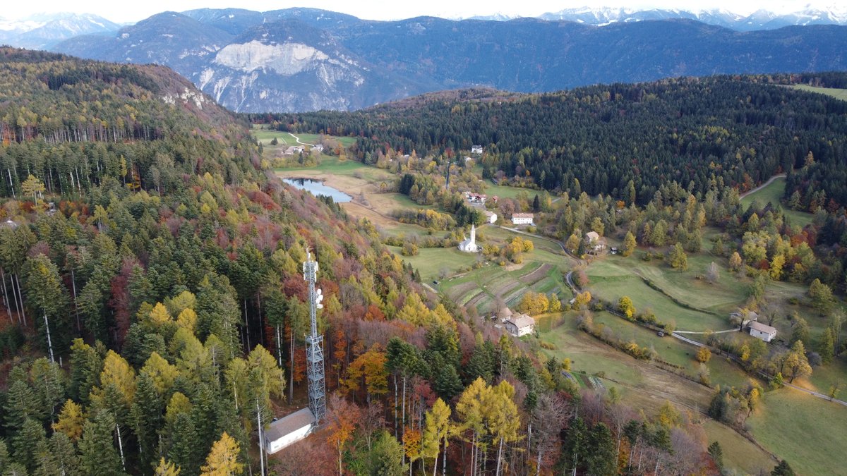 RAS_BZ's tweet photo. Im Vinschgau, im Ultental, auf der Paganella, am Fennberg, in Laurein und Proveis sind die Sendeanlagen der RAS auf die Fernsehkanäle 21, 34 und 42 umgestellt worden. Bitte in diesem Gebiet einen Sendersuchlauf starten!
#paganella #vinschgau #ultental #hd #mpeg4 #dvbt #broadcast https://t.co/KYN1Uv5FJs