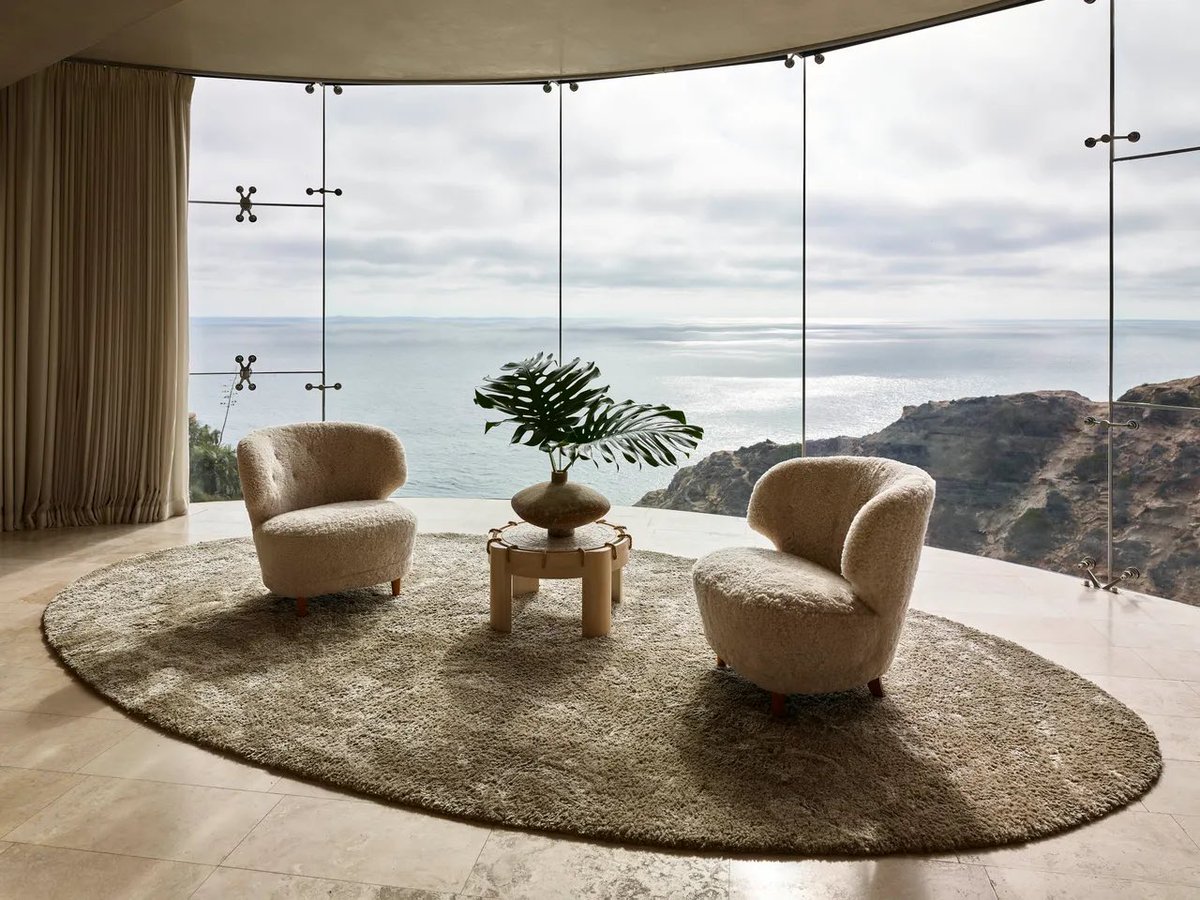 NATALIALABEL's tweet photo. Thoroughly obsessed with Alicia Keys &amp; Swizz Beatz’s modernist home. The art &amp; those views are sublime. https://t.co/Hp0f0W77gJ