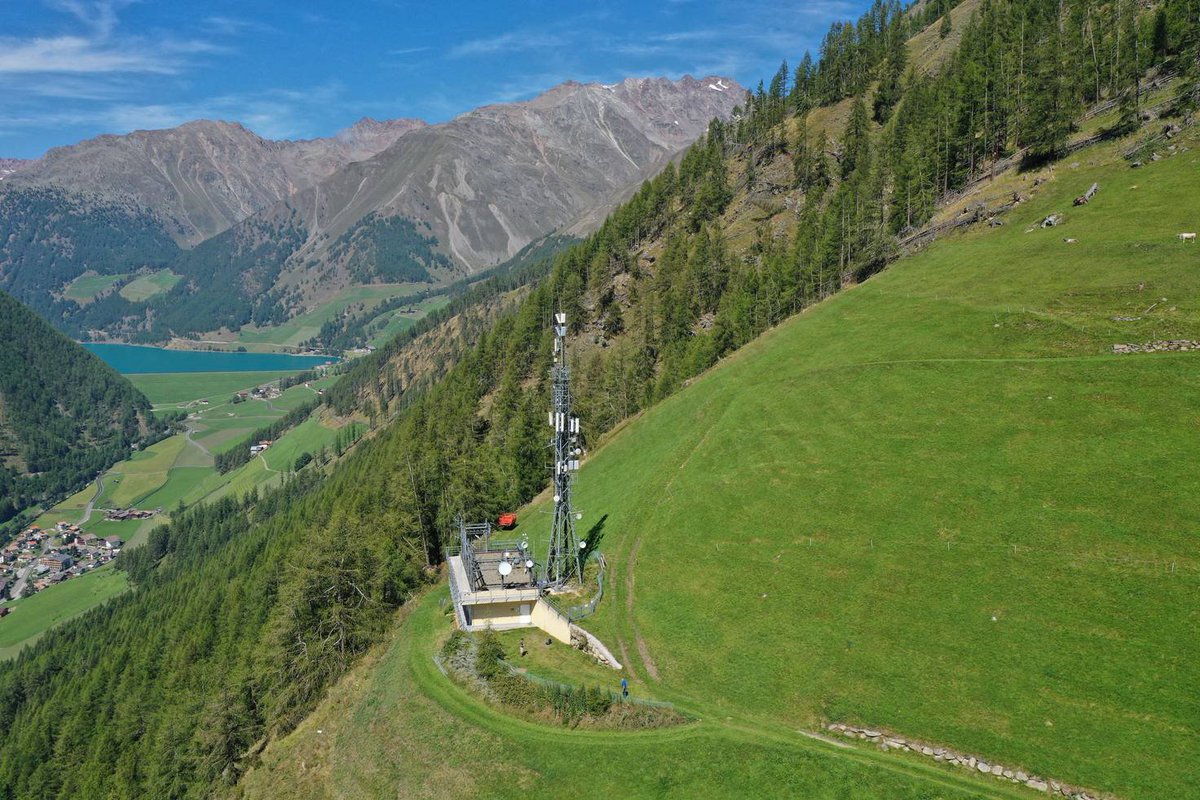 Im Vinschgau, im Ultental, auf der Paganella, am Fennberg, in Laurein und Proveis sind die Sendeanlagen der RAS auf die Fernsehkanäle 21, 34 und 42 umgestellt worden. Bitte in diesem Gebiet einen Sendersuchlauf starten!
#paganella #vinschgau #ultental #hd #mpeg4 #dvbt #broadcast