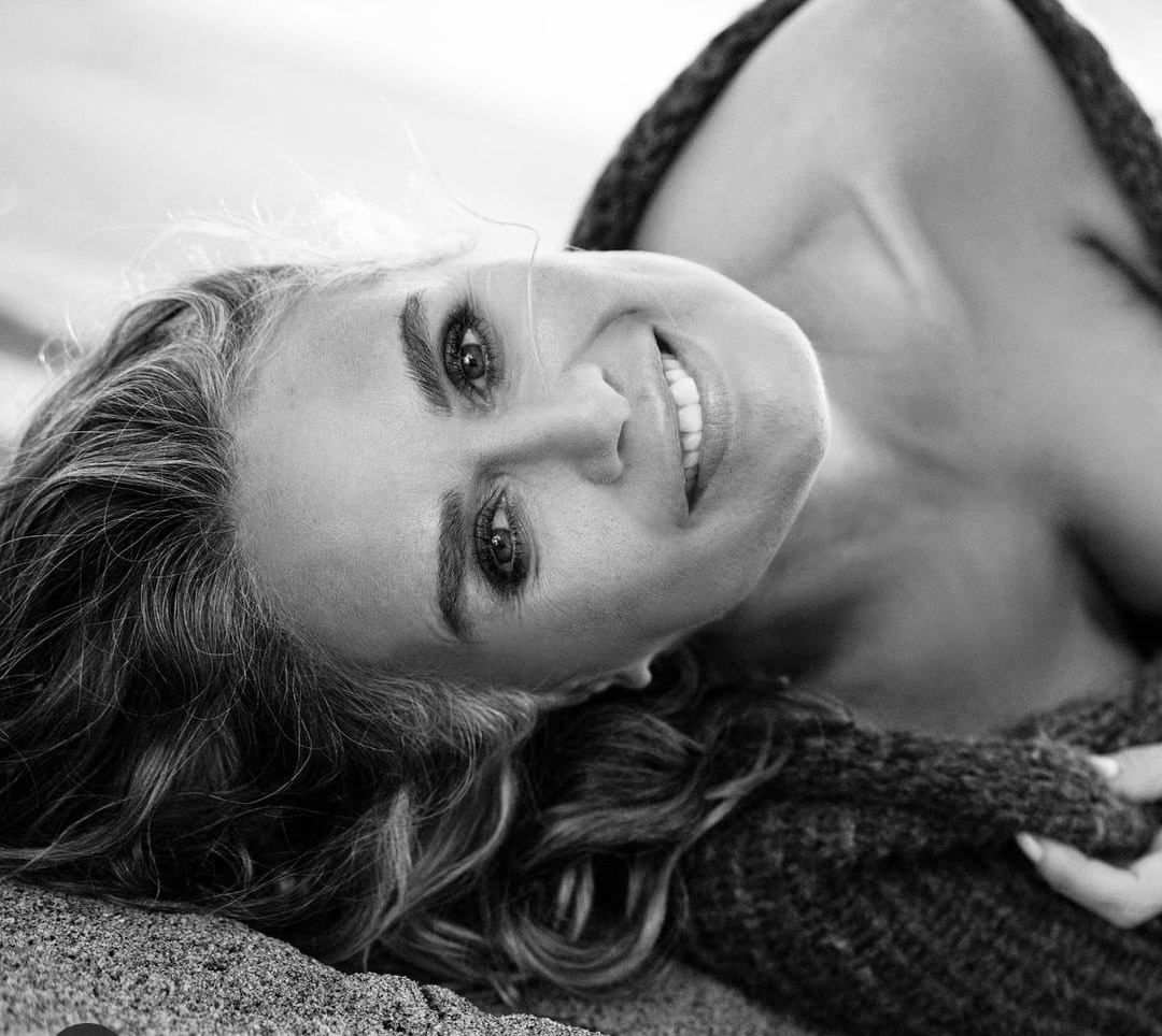 Chapterfifty2's tweet photo. The stunning
Nicole Nagel

#50andfabulous😘 
#nicolenagel 
#model
#greyisthenewblack
#silvermodel 
#styleicon 
#beautyhasnoage💃💃 #supermodel 
#deutsland🇩🇪
#proaging
#proagingmovement
#agepositive 
#ageisjustanumber 

Just publish her bio

Www.chapterfifty https://t.co/xdrD0FBnVJ