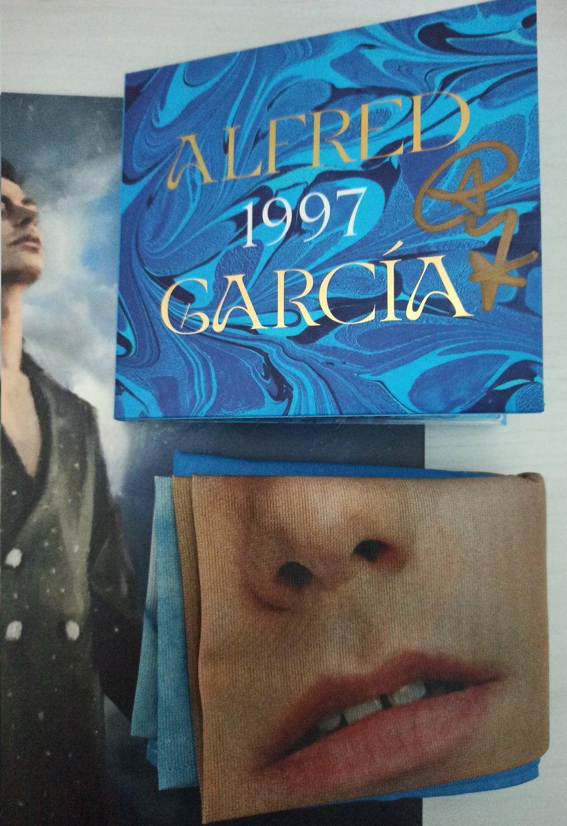 bilxro's tweet photo. Es que no puedo estar más enamorada del pack. Gana tanto en la mano que 😍

#1997Album https://t.co/1sphaOXCAA