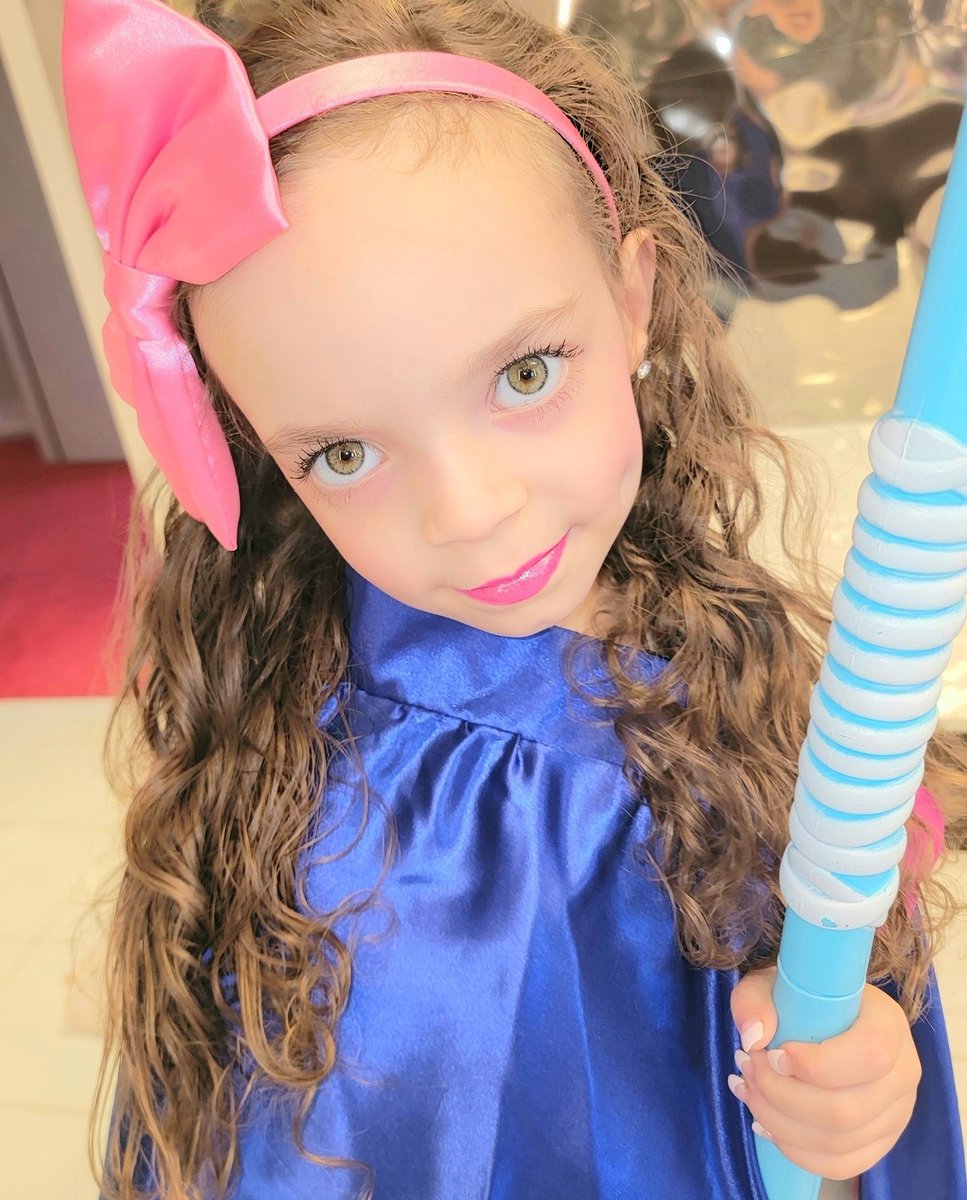 cocosworld's tweet photo. I teach Chanel let your eyes talk to the camera... she takes good direction
#lilbopeep https://t.co/1bSttbe41R