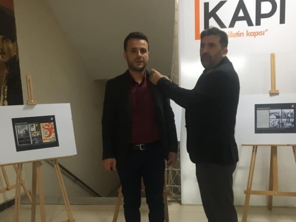 EyupSuba2's tweet photo. AK PARTİ BİSMİL İlçe Başkanımız Sn.Veysel YAĞMUR ,  Kızılay Haftası etkinlikleri kapsamında düzenlenen sergiye katılım sağladık.
 Kızılay Gönüllülerinin 29 Ekim - 4 Kasım  #kızılayhaftası kutlu olsun.
🩸 Kan ver hayat kurtar.
@MahsumMelikoglu 
@eyupkadirinan 
@mucahidsuleyman https://t.co/40JKyTwKF6