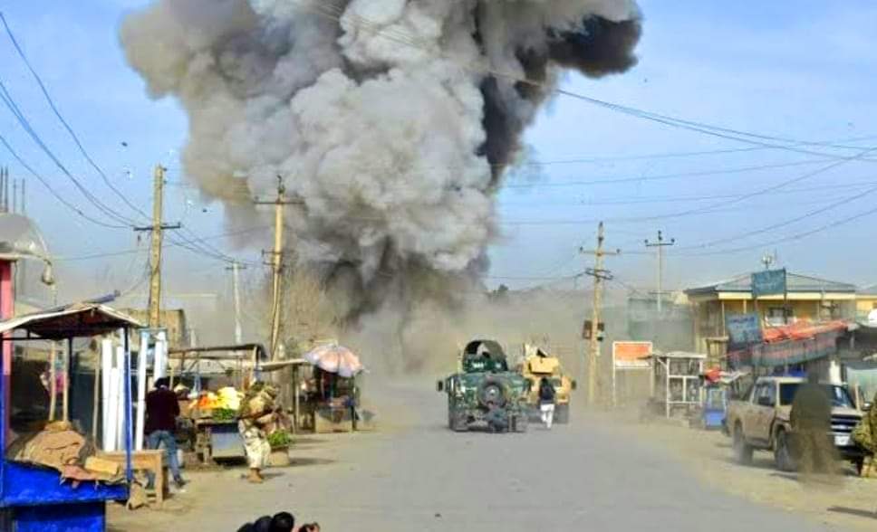 ghazi_pashteen's tweet photo. مه نه د کابل ګلونه مه غواړه
وينې وينې خاوره به راټوله کړم.
#KabulBlast
#KabulisBleeding https://t.co/q9pkrrraD7