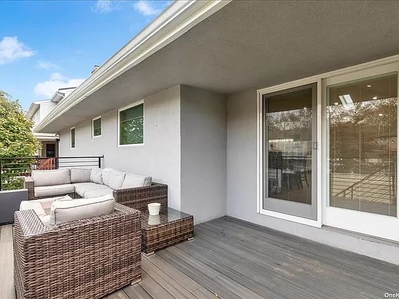 Century_Homes's tweet photo. Let’s not forget about the exterior features: 
✔️ Lifetime maintenance free deck 
✔️ Modern upgraded look 
✔️ Garage, driveway, AND spacious backyard https://t.co/hXybE1kyjn