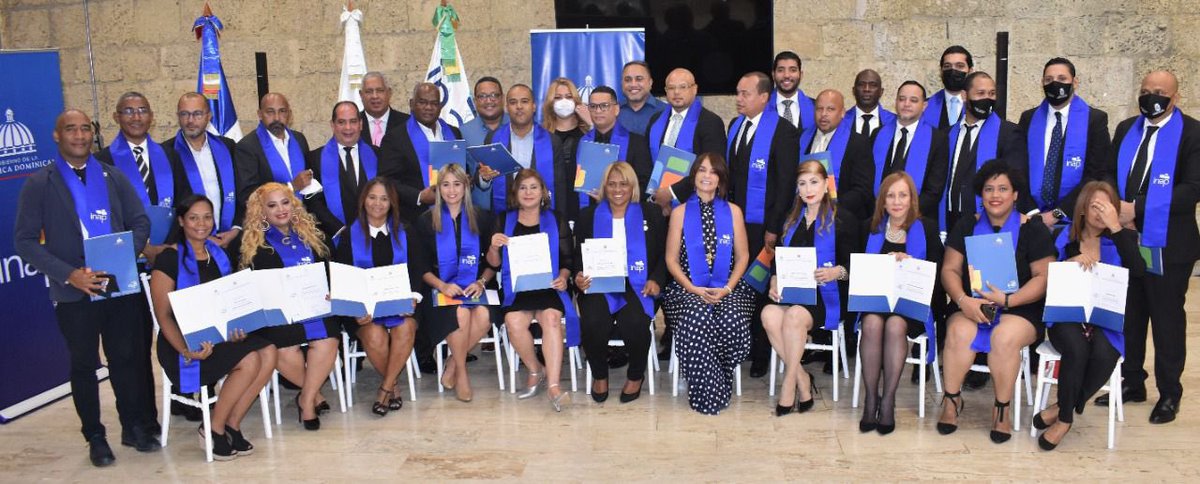 YasserDominguez's tweet photo. La formación y el conocimiento son la base del desarrollo de los pueblos.

Gracias al @InapRD y al @concejo_dn por este aporte al conocimiento, que se traducirá en un beneficio para nuestra gestión de ciudad.

En cada escalón siento mi orgullo de decir #PuetoPalBarrio https://t.co/IzsFFjlFb1