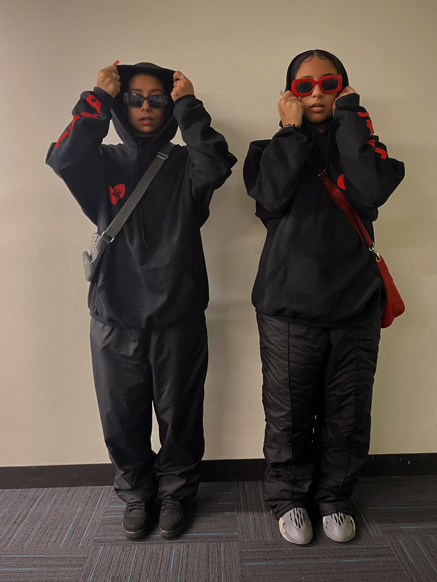 fatixfvti's tweet photo. I made #TY4B Tour hoodies for @toosii2x Boston show @toosii2x ๐๐๐๐ค๐ค https://t.co/9PSSm3qj7Y