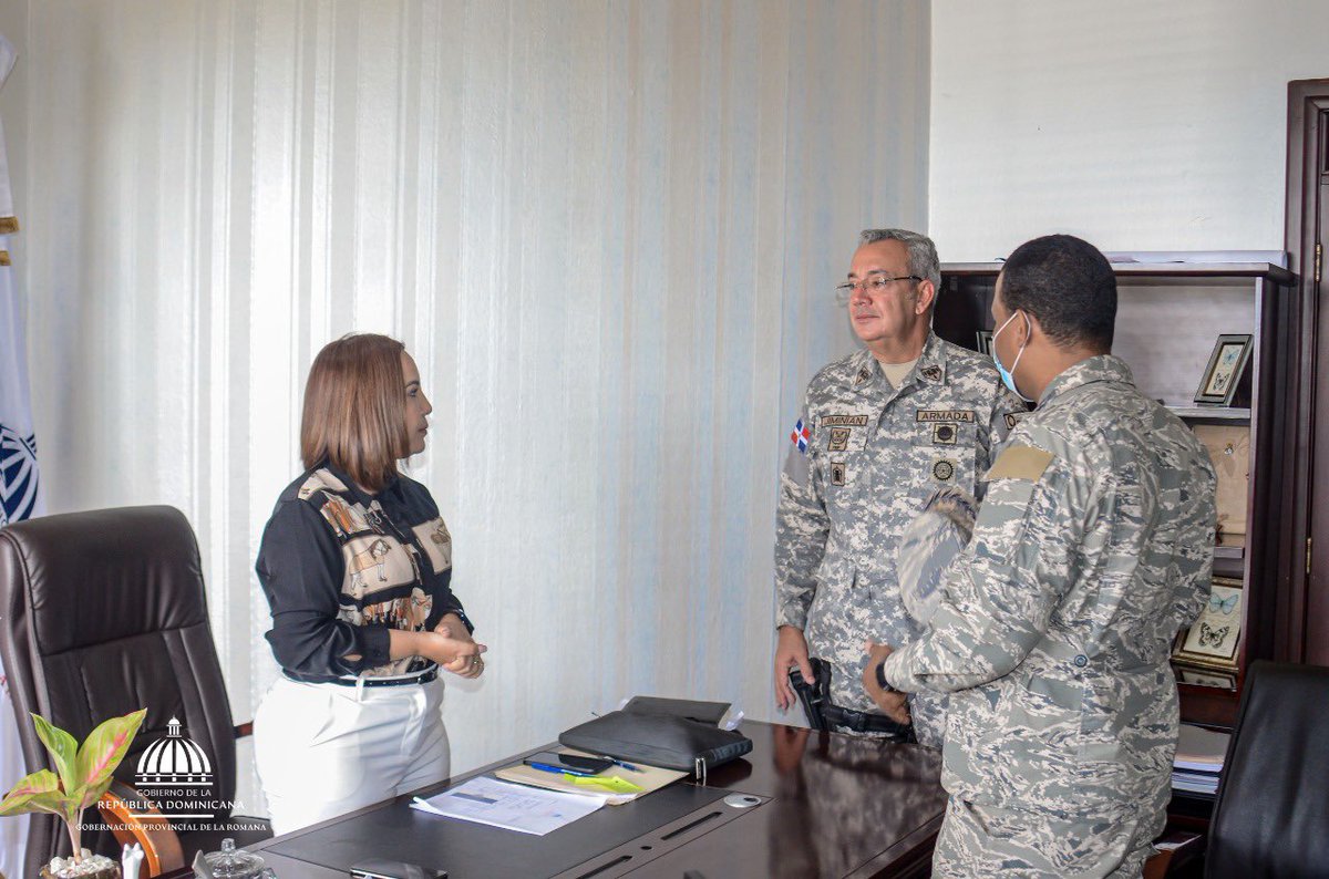 jacquelineferlr's tweet photo. Hoy recibí en mi despacho la visita de cortesía del Capitán de Navío Anthony Manuel Jiminián Objío, comandante Conjunto Este de la Armada de la República Dominicana. https://t.co/wwF0ZamLKF
