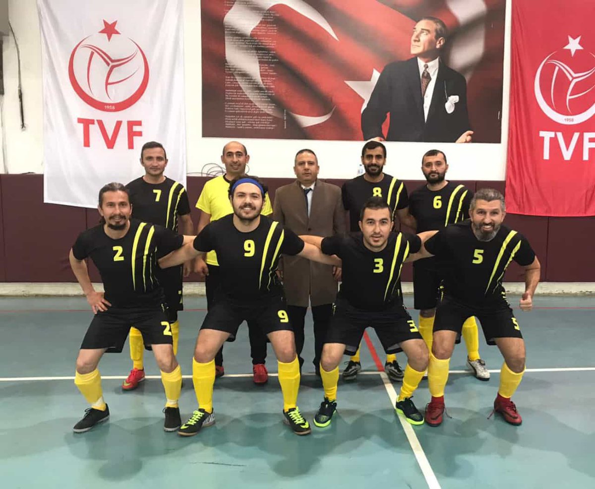Golbasi06MEM's tweet photo. İl Milli Eğitim Müdürlüğü tarafından düzenlenen “24 Kasım Öğretmenler Günü Turnuvalarında”,bugün ilçemizi temsil eden erkek futsal takımımız Altındağ ilçe takımını 4-3 yenerek mağlup etmiştir. Gölbaşı Erkek Futsal Takımımızı tebrik eder başarılar dileriz.@MemAnkara @SalihNamal https://t.co/NlE7HvXu8R