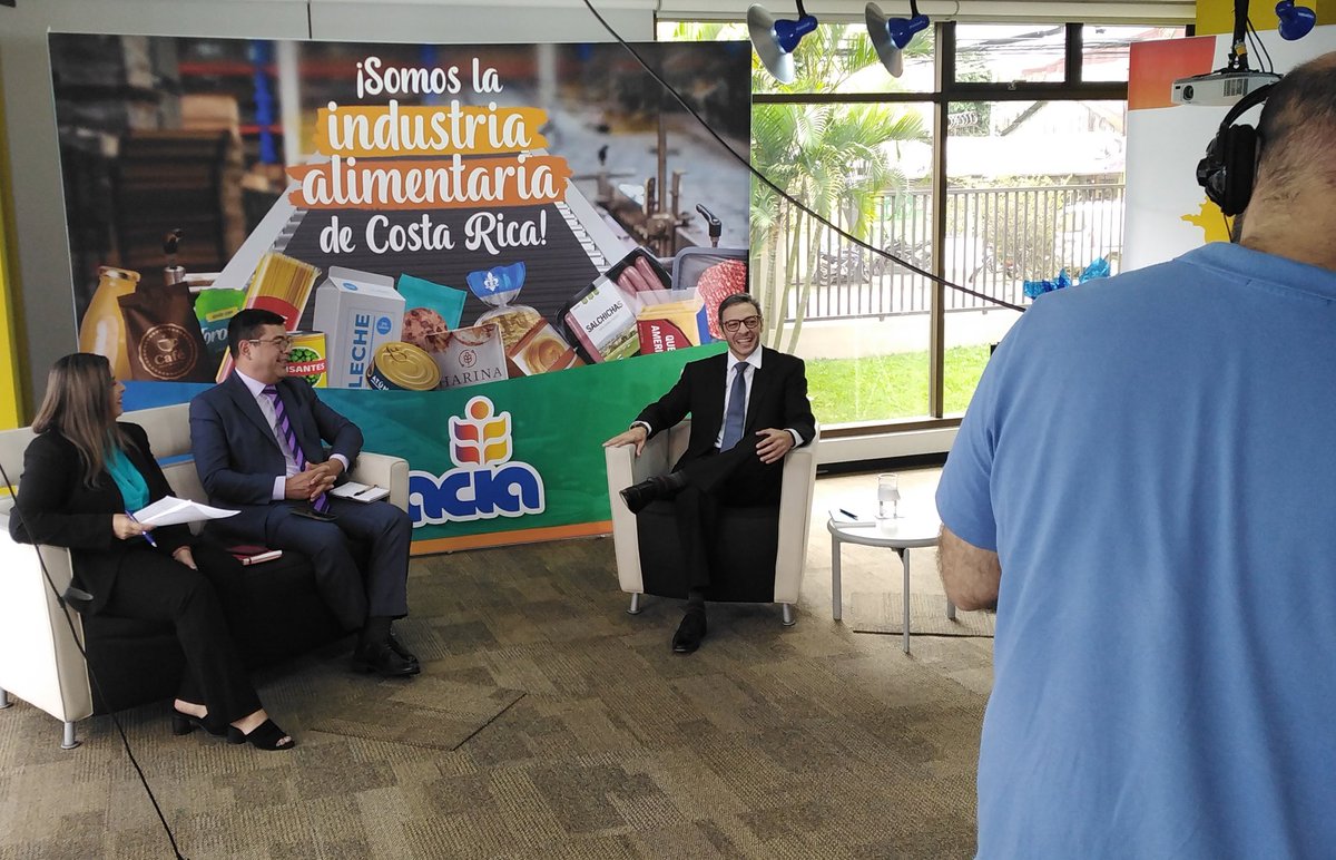 conejopanda's tweet photo. Día Uno de evento en la Cámara Costarricense de la Industria Alimentaria.
Con Patricia Jiménez, Marcelo Castro y @GarayaM https://t.co/rSgFqWUP2T